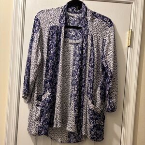 Floral Blue and White Open Cardigan forever 21 size medium
